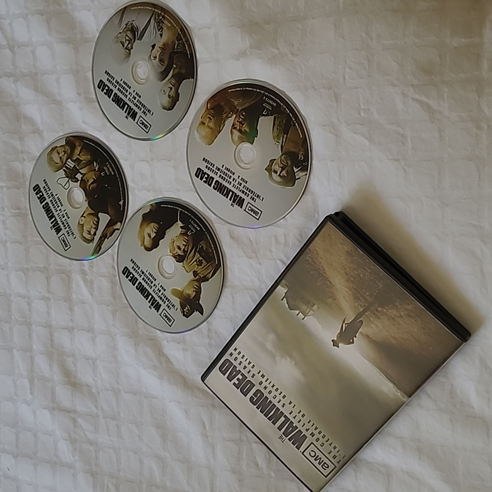 WALKING DEAD DVDs Seasons 1, 2 & 3 - Picture 8 of 14
